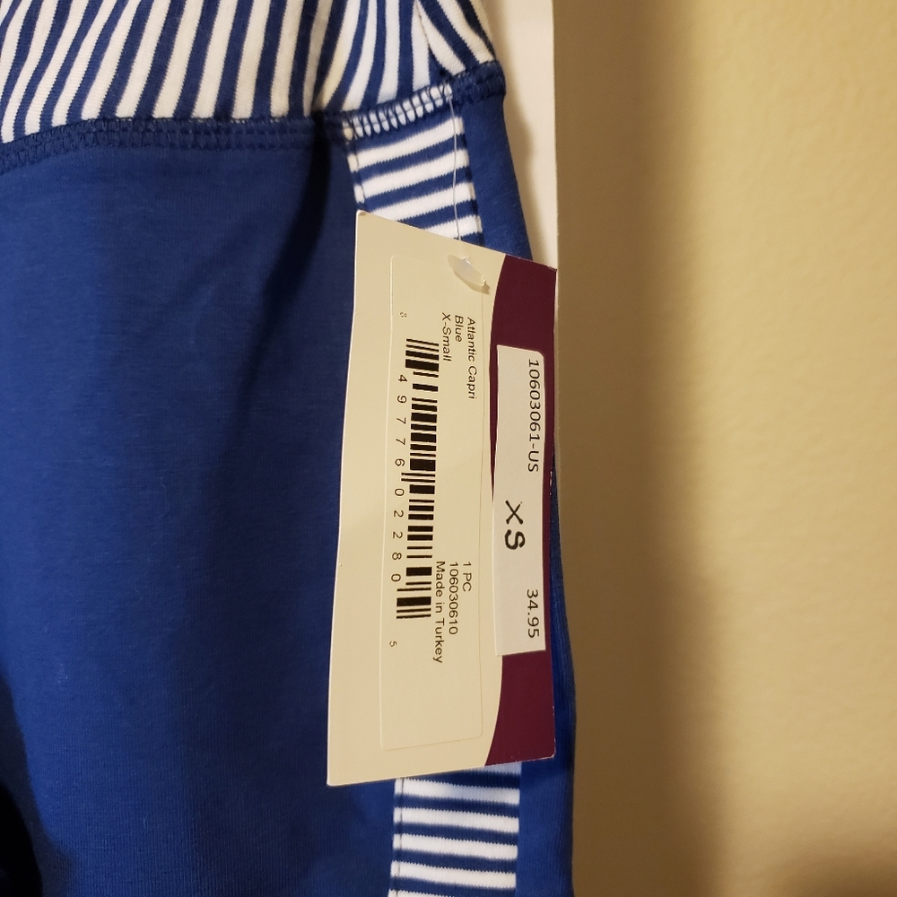 *Pacific SS V-Neck and Atlantic Navy Blue Capri - Picture 6 of 7